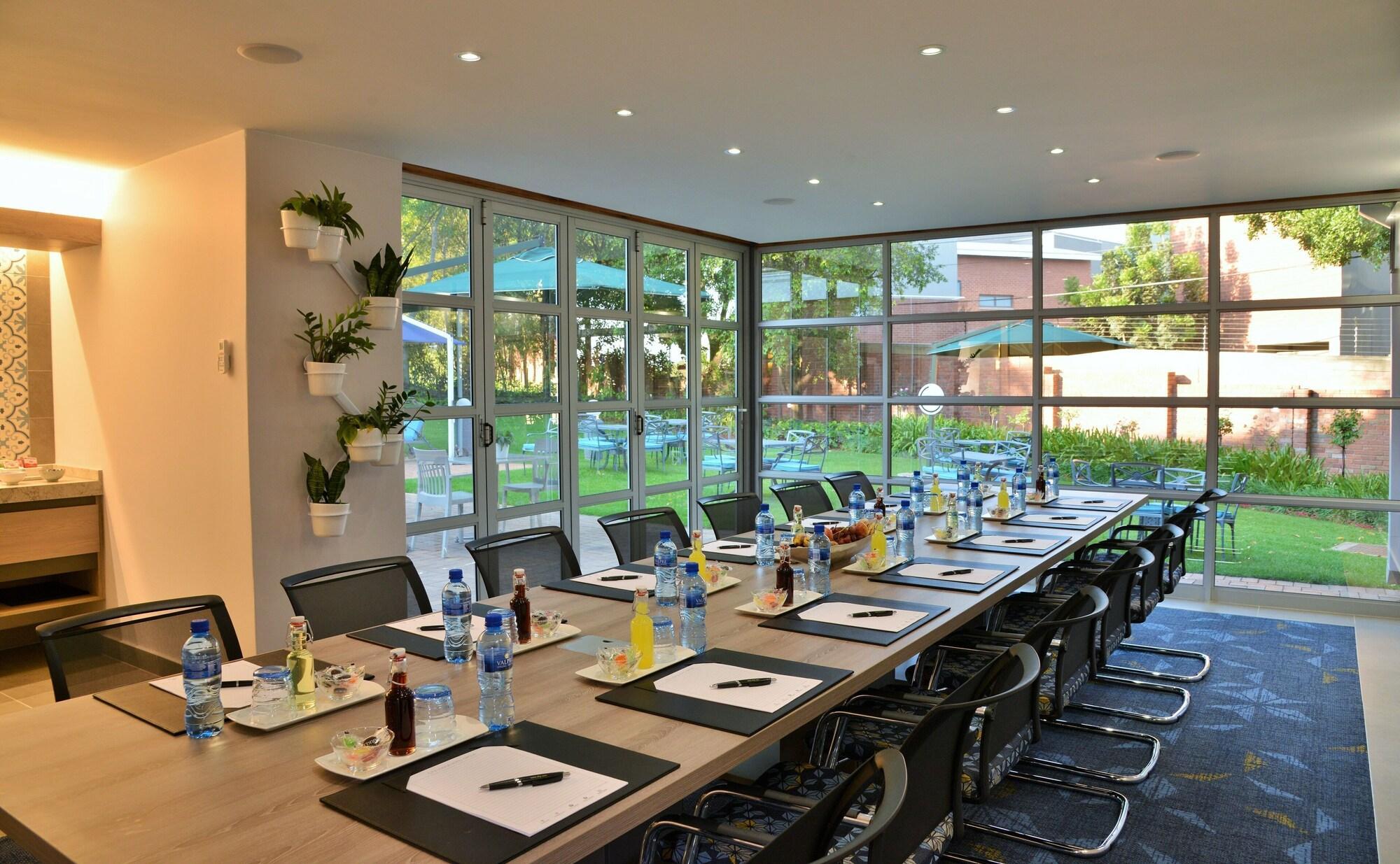 Town Lodge Menlo Park Претория Экстерьер фото